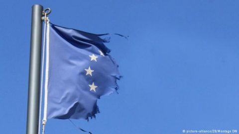 ЕС-скъсано-знаме-1